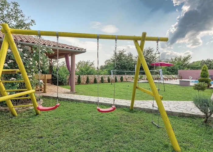 Klaudia Villa Valtura