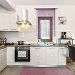 Klaudia Villa *