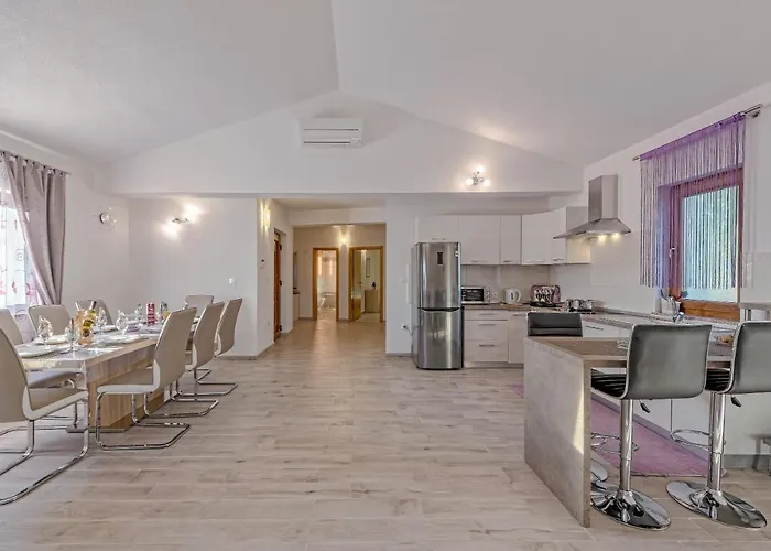 Villa Klaudia Valtura